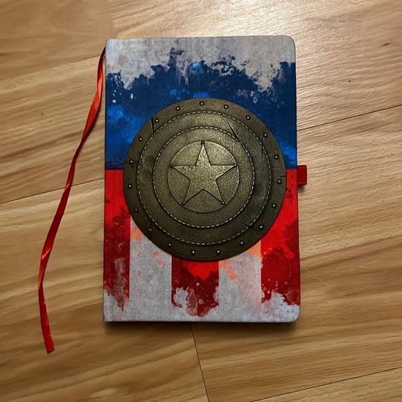 Captain America notebook - Picture 1 of 5
